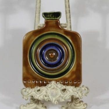 Kupittaan savi seinälaatta, käsinmaalattu, suunnittelija Solveig Ranta, käsinmaalattu, signeerattu