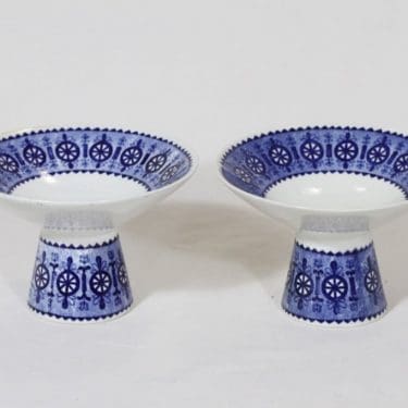 Arabia Antica kynttilänjalat, 2 kpl, suunnittelija Raija Uosikkinen, kuparipainokoriste