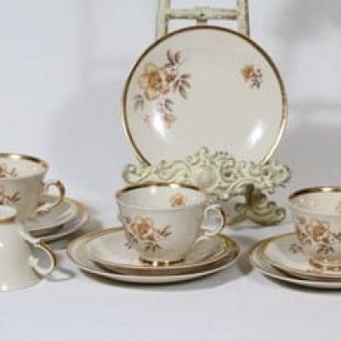 Arabia Myrna kahvikupit ja lautaset, 4 kpl, suunnittelija Olga Osol, siirtokuva