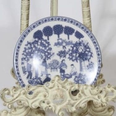 Arabia koristelautanen, Syksy, suunnittelija Raija Uosikkinen, Syksy, serikuva