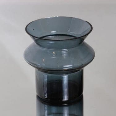 Riihimäen lasi Hyrrä maljakko, siniharmaa, suunnittelija Helena Tynell,