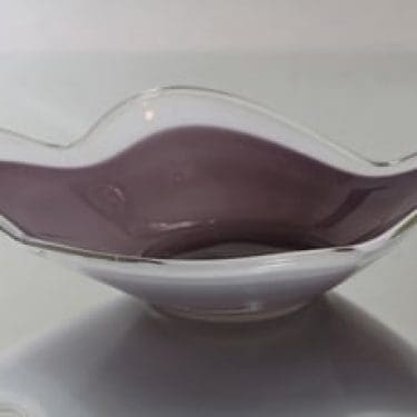 Kumela 3100=4400/3126 kulho, lila, suunnittelija Sulo Grönberg,