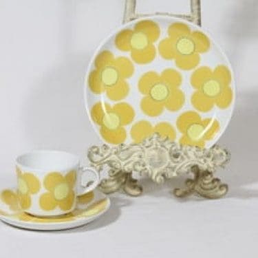Arabia Aurinko kahvikuppi ja lautanen, keltainen, suunnittelija Esteri Tomula, serikuva, retro