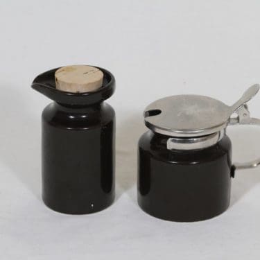 Arabia B 1 sinappipurkki ja öljykaadin, musta, suunnittelija Gunvor Olin-Grönqvist, koristelematon