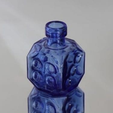 Riihimäen lasi Arpa on heitetty maljakko, sininen, suunnittelija Erkkitapio Siiroinen, pieni