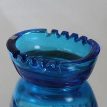 Nuutajärvi Stadion tuhka-astia, turkoosi, suunnittelija Saara Hopea,