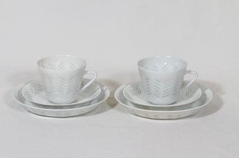 Arabia FK kahvikupit ja lautaset, riisiposliini, 2 kpl, suunnittelija Friedl Holzer-Kjellberg, riisiposliini, massasigneerattu
