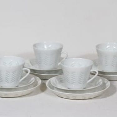 Arabia FK kahvikupit ja lautaset, riisiposliini, 4 kpl, suunnittelija Friedl Holzer-Kjellberg, riisiposliini, massasigneerattu