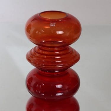 Riihimäen lasi Tiimalasi maljakko, punainen, suunnittelija Nanny Still,