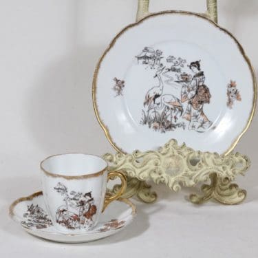 Arabia koriste 7660 kahvikuppi ja lautaset, suunnittelija , siirtokuva, kultafondi