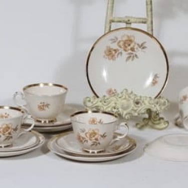 Arabia Myrna kahvikupit ja lautaset, 4 kpl, suunnittelija Olga Osol, siirtokuva