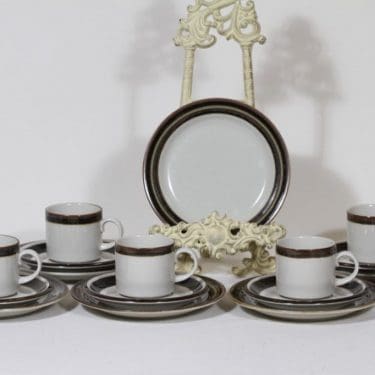 Arabia Karelia kahvikupit ja lautaset, käsinmaalattu, 6 kpl, suunnittelija Anja Jaatinen-Winquist, käsinmaalattu