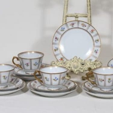 Arabia AX kahvikupit ja lautaset, kukkakuvio, 5 kpl, suunnittelija , kukkakuvio, siirtokuva