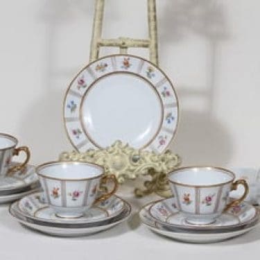 Arabia AX kahvikupit ja lautaset, kukkakuvio, 4 kpl, suunnittelija , kukkakuvio, siirtokuva