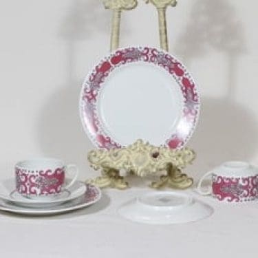 Arabia Esmeralda kahvikupit ja lautaset, punainen, 2 kpl, suunnittelija Esteri Tomula, serikuva, retro