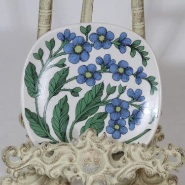 Arabia Botanica koristelautanen, Luhtalemmikki, suunnittelija Esteri Tomula, Luhtalemmikki, pieni, serikuva