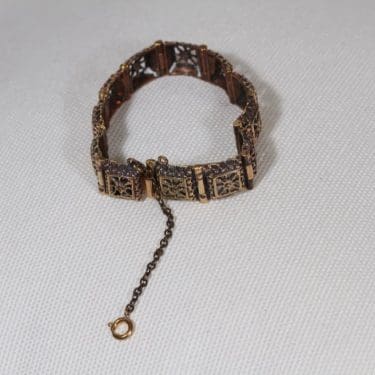 Turun hopea Pitsi rannekoru, pronssi, suunnittelija Pentti Sarpaneva, pronssi