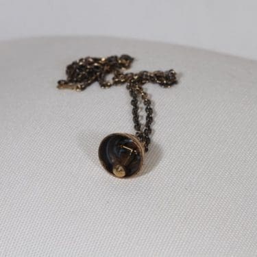 Turun hopea kaulakoru, pronssi, suunnittelija Pentti Sarpaneva, pronssi