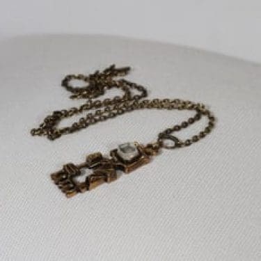 Turun hopea Kelo kaulakoru, pronssi, suunnittelija Pentti Sarpaneva, pronssi, ametistikvartsi