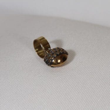 Turun hopea Slaavilaiset korut sormus, pronssi, suunnittelija Pentti Sarpaneva, pronssi