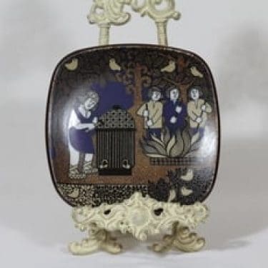 Arabia Kalevala vuosilautanen, 1994, suunnittelija Raija Uosikkinen, 1994, serikuva, Kalevala-aihe