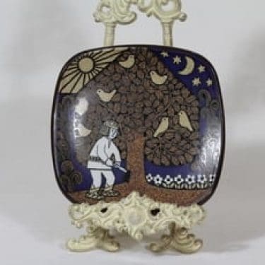 Arabia Kalevala vuosilautanen, 1995, suunnittelija Raija Uosikkinen, 1995, serikuva, Kalevala-aihe