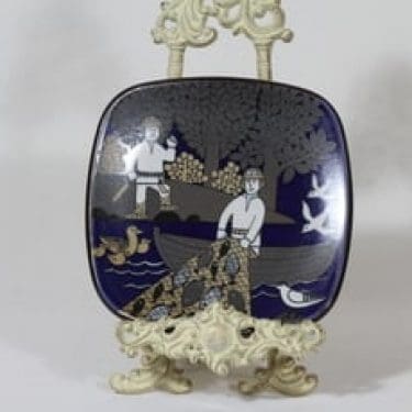 Arabia Kalevala vuosilautanen, 1997, suunnittelija Raija Uosikkinen, 1997, serikuva, Kalevala-aihe