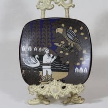 Arabia Kalevala vuosilautanen, 1998, suunnittelija Raija Uosikkinen, 1998, serikuva, Kalevala-aihe