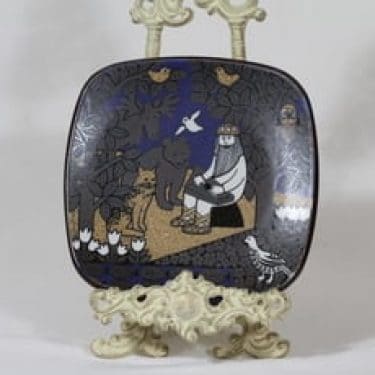 Arabia Kalevala vuosilautanen, 1999, suunnittelija Raija Uosikkinen, 1999, serikuva, Kalevala-aihe