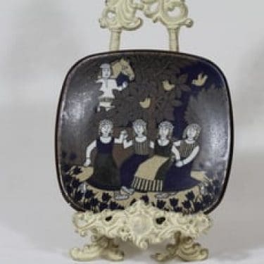 Arabia Kalevala vuosilautanen, 1989, suunnittelija Raija Uosikkinen, 1989, serikuva, Kalevala-aihe