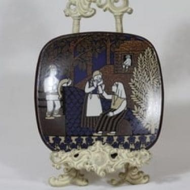 Arabia Kalevala vuosilautanen, 1992, suunnittelija Raija Uosikkinen, 1992, serikuva, Kalevala-aihe