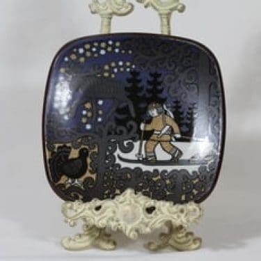 Arabia Kalevala vuosilautanen, 1978, suunnittelija Raija Uosikkinen, 1978, serikuva, Kalevala-aihe