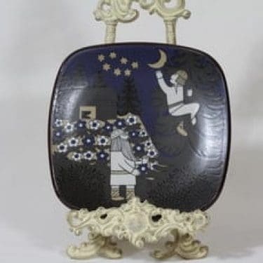 Arabia Kalevala vuosilautanen, 1987, suunnittelija Raija Uosikkinen, 1987, serikuva, Kalevala-aihe