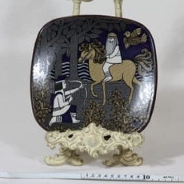 Arabia Kalevala vuosilautanen, 1982, suunnittelija Raija Uosikkinen, 1982, serikuva, Kalevala-aihe