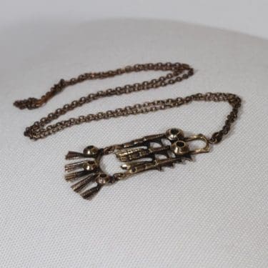 Turun Hopea kaulakoru, pronssi, suunnittelija Pentti Sarpaneva, pronssi