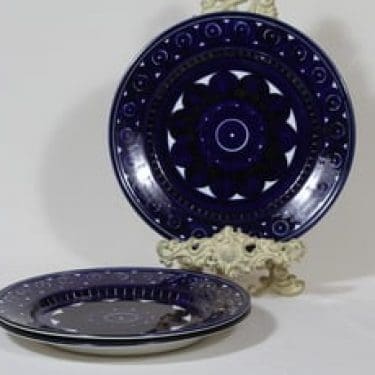 Arabia Valencia lautaset, matala, 3 kpl, suunnittelija Ulla Procope, matala, käsinmaalattu, signeerattu