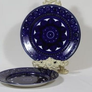 Arabia Valencia lautaset, matala, 2 kpl, suunnittelija Ulla Procope, matala, käsinmaalattu, signeerattu