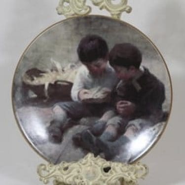 Arabia koristelautanen, Leikkivät lapset, suunnittelija Helene Schjerfbeck, Leikkivät lapset, serikuva