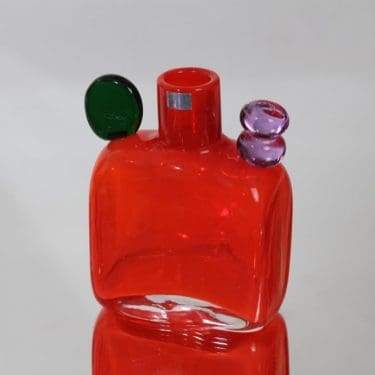 Nuutajärvi N 526 koristepullo, signeerattu, suunnittelija Oiva Toikka, signeerattu, pieni