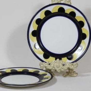 Arabia Paju lautaset, matala, 2 kpl, suunnittelija Anja Jaatinen, matala, käsinmaalattu, signeerattu, retro