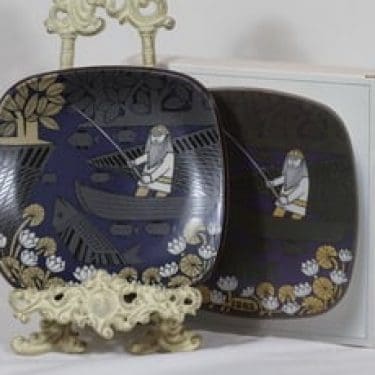 Arabia vuosilautanen, 1985, suunnittelija Raija Uosikkinen, 1985, Kalevala-aihe