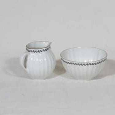 Arabia Varpu sokerikko ja kermakko, suunnittelija Raija Uosikkinen, ornamenttikoriste