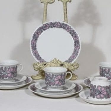 Arabia Esteri kahvikupit ja lautaset, punainen, 4 kpl, suunnittelija Esteri Tomula, serikuva