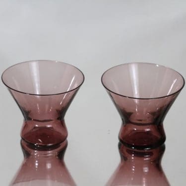 Nuutajärvi Cocktail-lasi lasit, lila, 2 kpl, suunnittelija Saara Hopea,