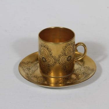 Arabia Gilda mokkakuppi, suunnittelija Esteri Tomula, kullattu