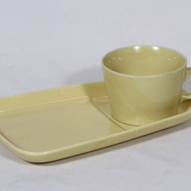 Arabia Kilta kuppi ja erikoislautanen, keltainen lasite, suunnittelija Kaj Franck,