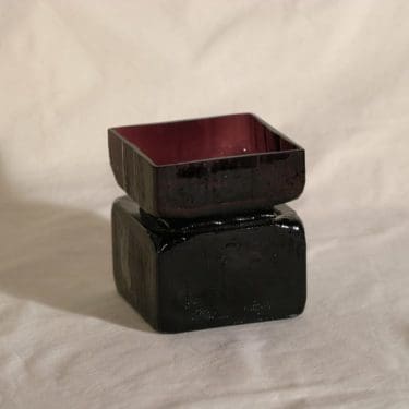 Riihimäen lasi Pala maljakko, tumma lila, suunnittelija Helena Tynell,