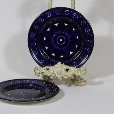 Arabia Valencia lautaset, käsinmaalattu, 2 kpl, suunnittelija Ulla Procope, käsinmaalattu, pieni, signeerattu