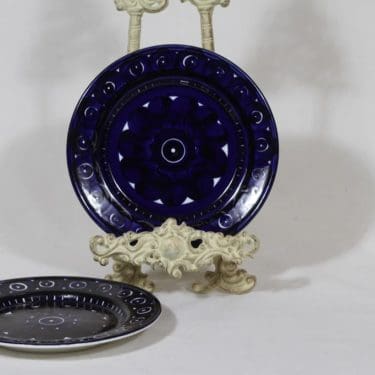 Arabia Valencia lautaset, käsinmaalattu, 2 kpl, suunnittelija Ulla Procope, käsinmaalattu, pieni, signeerattu