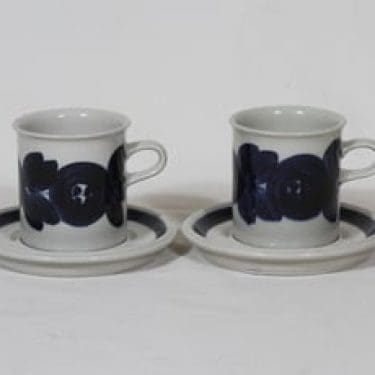 Arabia Anemone kahvikupit, käsinmaalattu, 2 kpl, suunnittelija Ulla Procope, käsinmaalattu, signeerattu